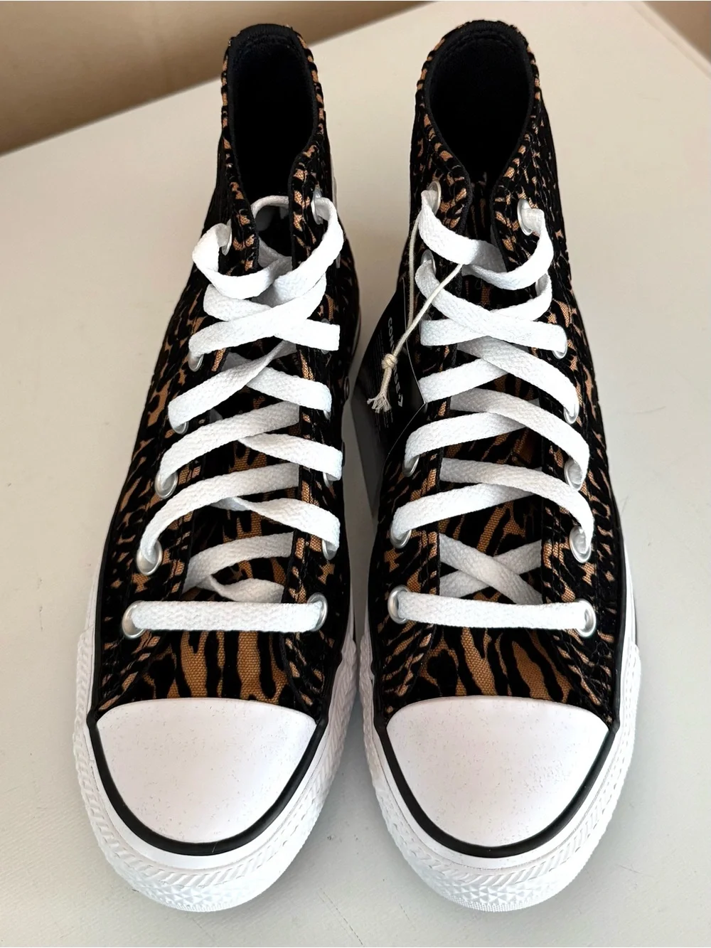 CONVERSE CHUCK TAYLOR ALL STAR WOMEN'S 6 MEN'S 4 LEOPARD PRINT HIGH TOPS NWB - Picture 5 of 8